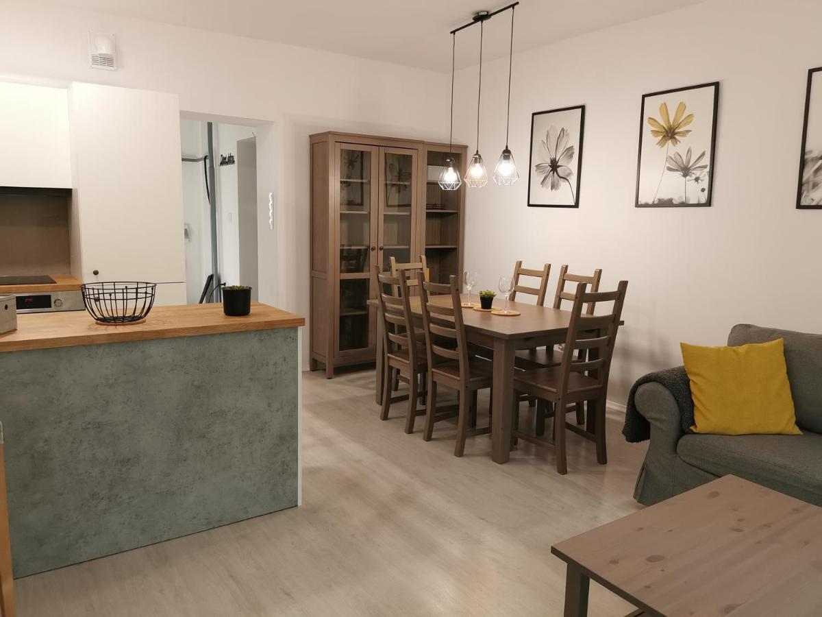 Apartament W Parku Lägenhet Oświęcim Exteriör bild