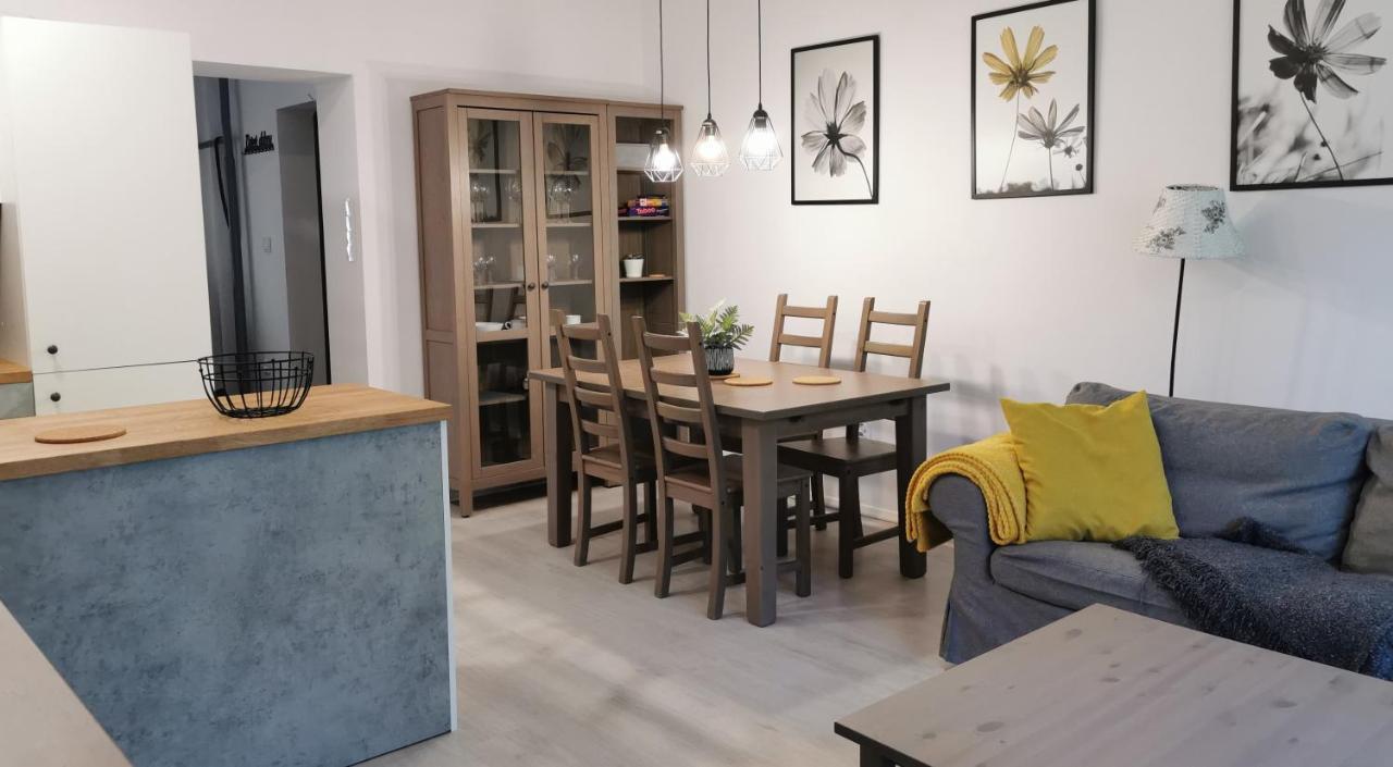 Apartament W Parku Lägenhet Oświęcim Exteriör bild